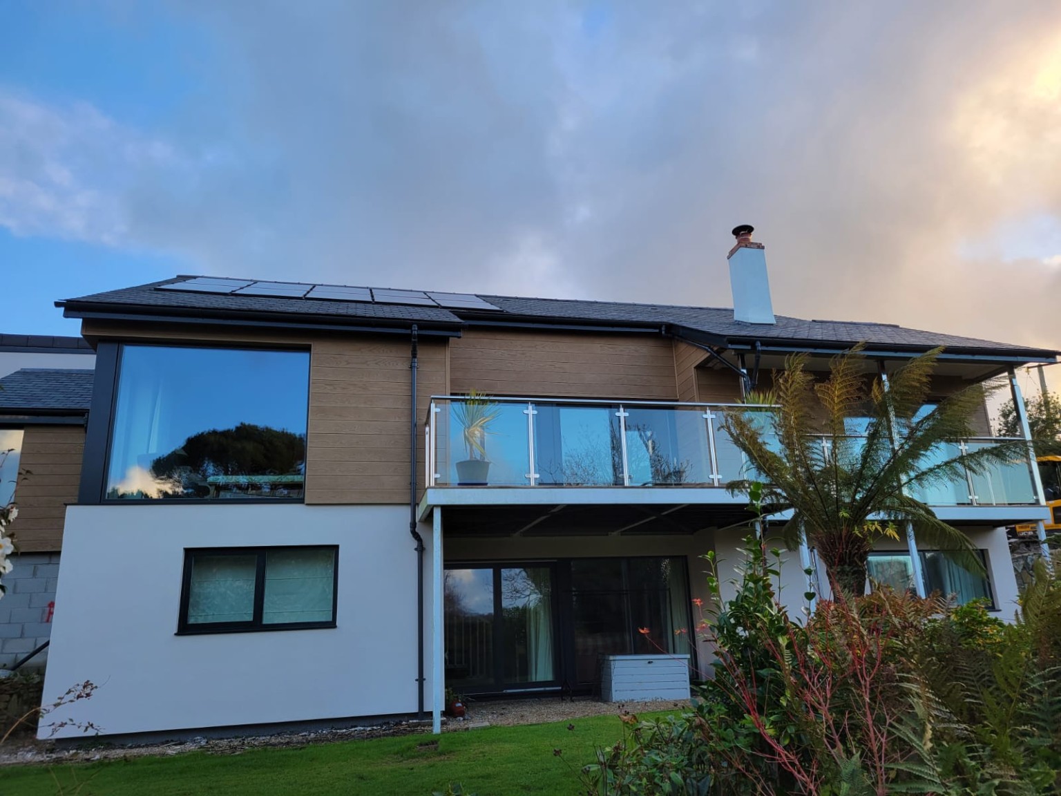 Contemporary Cornish home with Millboard cladding installed by Cotterill and Lloyd